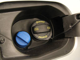 Preparation and purification of catalytic additive in exhaust gas system of diesel engines
